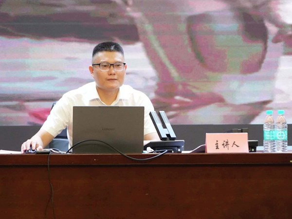 用AI工具，赋能专业学习——人工智能学院开展AI时代学习主题教育